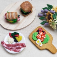Nouvelle arrivée Miniature maison de poupée échelle 1:12 argile nourriture salade Hamburger Steak oeufs fleurs bricolage Brunch décoration