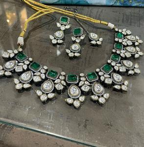 ชุดสร้อยคอคุนดันประดับเพชรซิร์คอนชุบเงินอย่างสวยงามสง่างามสำหรับเจ้าสาว พร้อมติกก้าสำหรับงานแต่งงาน - Product Image 1