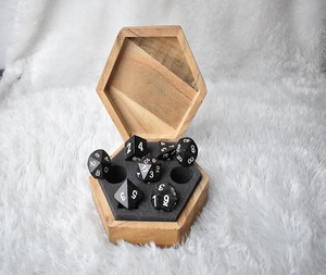 Dados Poliédricos de Cuerno de Búfalo Pulidos Estilo Medieval, Ecológicos y con Diseño Animal - Product Image 3