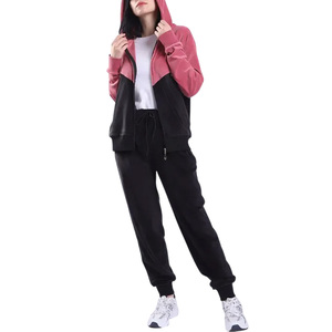 Ensemble de survêtement pour femmes, personnalisable, respirant et à séchage rapide, idéal pour l'entraînement et la course à pied - Product Image 1