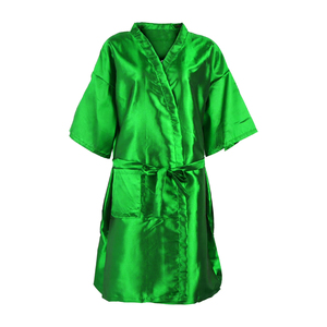 Robe de salon de coiffure de luxe pour femmes, robe de barbier, kimono de salon doux pour la peau avec poche - Product Image 1