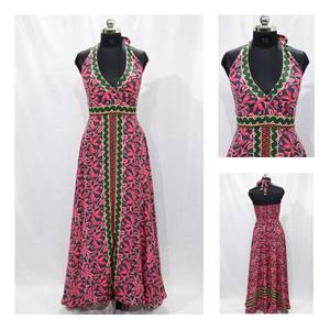 Hermoso Vestido Largo Bohemio de Seda Color Carmesí con Cuello Halter y Estampado Tribal, Vestido Tipo A para Vacaciones, Colores Mezclados para Mujer - Product Image 2
