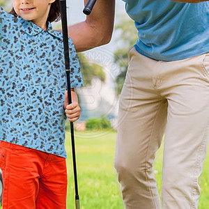 Polo de golf pour jeunes, coupe confortable et flexible, fabriqué avec un tissu léger et rafraîchissant, idéal pour un style de vie actif, les voyages et les sports. - Product Image 6