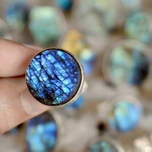 Support de bague artisanal en pierres précieuses de marbre, avec quartz druzy labradorite naturel et pendentif de mariage en métal plaqué pour mariage - Product Image 2