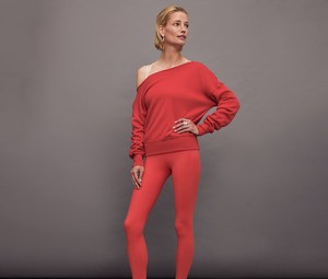 Women's <b>Off</b> <b>Shoulder</b> Oversized Sweatshirt BoatNeck <b>Long</b> <b>Sleeve</b> Casual Fashion <b>Top</b> Soft Cozy Pullover for Daily Comfort - Product Image 3