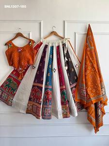 Algodón Ajrakh y Algodón Khadi de Primera Calidad con Trabajo de Espejo - Lehngha Choli con Conchas Reales, Moda Femenina - Product Image 6