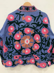 Chaqueta Bomber Bohemia Tejida con Cierre Frontal, Largo Regular, Transpirable para Invierno y Otoño, Estilo Étnico Artesanal de Jaipur - Product Image 4