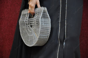 Pochette de soirée de luxe en acrylique argenté scintillant, forme éventail, sac rigide de créateur pour mariage et événements, sac de déclaration - Product Image 6