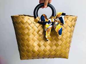 Bolso de Moda Tejido a Mano de Plástico |   Bolso espacioso con paja de colores |   Origen Vietnam - Product Image 1