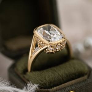 Bague de fiançailles vintage en diamant de laboratoire taille coussin, or 14K 18K, sertie halo et clos, bijoux de mariage, vente en gros OEM ODM, nouveauté ! ! - Product Image 1