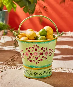 Lot de 3 paniers de rangement en fer forgé peints de motifs floraux pour jardin, ferme, maison, hôtel, entrée, console et décoration - Product Image 2