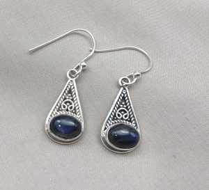 Boucles d'oreilles clous en argent sterling 925 avec labradorite bleue, bijoux bohèmes certifiés IGI, plaquées or, cadeau d'anniversaire ou de fête - Product Image 1