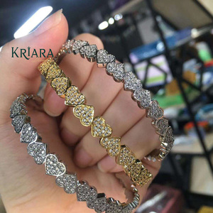 Bracelet tennis en argent 925 avec moissanite taille cœur pour femme, bijou micro-serti romantique pour le quotidien - Product Image 2