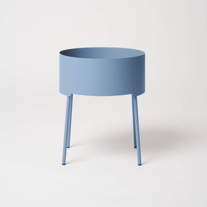 Soporte de Metal Azul Cielo Moderno para Macetas con Patas Altas para Decoración Elegante de Interiores y Exteriores del Hogar y Jardín - Product Image 3