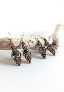 Pendientes Colgantes de Jade Verde Hechos a Mano con Macramé, Estilo Boho, con Detalles en Oro, Joyería Artesanal para Mujer - Product Image 4