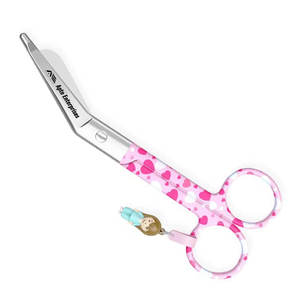 Ciseaux infirmiers avec motifs de cœurs sur fond rose, en acier inoxydable, conçus pour des coupes rapides et précises en milieu médical - Product Image 2