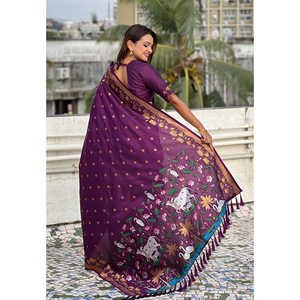 Sari en soie Pichwai avec motif tissé en zari vin, écharpes et châles traditionnels - Product Image 5