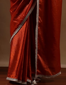 Sari en soie orange pour femme KV, avec bordure en dentelle fantaisie, et chemisier non cousu - Product Image 5