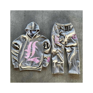 Ensemble de survêtement streetwear pour homme gris et rose avec appliqué, sweat à capuche et pantalon de survêtement à manches longues, coupe ample avec cordon de serrage, automne, adulte - Product Image 1