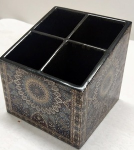 Reposacucharas de MDF Esmaltado Hecho a Mano por ILAHI, Decoración de Cocina de Uttar Pradesh, Solo Lavar a Mano - Product Image 1