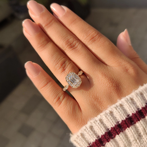 Anillo de Compromiso de Lujo con Diamante Corte Esmeralda y Halo de Diamantes Redondos en Oro de 14K/18K, Anillo de Novia, Joyería Romántica para Propuesta de Matrimonio - Product Image 5