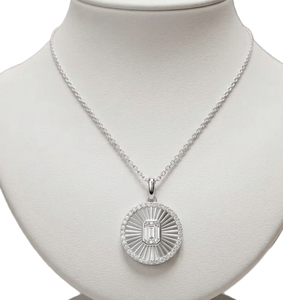 Magnifique Collier Pendentif Halo Rond en Diamant Émeraude Effet Rayon de Soleil, Or Massif 14K 18K, Collier Médaillon Rond, Bijoux Fins en Diamant - Product Image 3