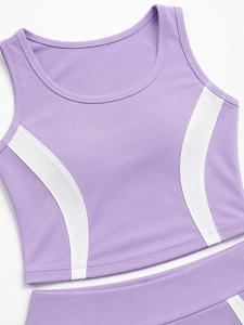 Ensemble de yoga 2 pièces uni pour femme grande taille, comprenant un crop top sans manches à dos nageur et col rond, et un short taille haute avec bordure contrastante - Product Image 4
