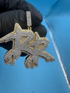 Colgante de Lujo con Moissanita y Plata de Ley 925 Bañada en Oro de 18K, Estilo HipHop Rapper, con Brillo Personalizado para Fiestas y Eventos - Product Image 3