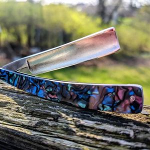 Navaja de Afeitar Recta Vintage Luminex Impex con Mango de Concha de Abulón y Acero al Carbono, Lista para Usar en Barberías y Salones - Product Image 2