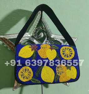 Bolso de hombro multicolor con cuentas de semillas, hecho a mano con cuentas de vidrio, para mujer, ideal para fiestas, salidas informales o como bolso cruzado. - Product Image 3