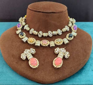 Conjunto de collar de doble capa inspirado en Sabya Sachi de calidad premium, ideal para atuendos étnicos y occidentales, para fiestas, con hermosos aretes. - Product Image 6