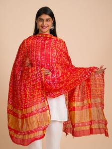 Dupatta de Diseño Bandhej con Arte Tradicional Gujarati - Product Image 3