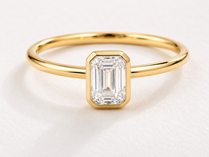 Bague de fiançailles solitaire en diamant de laboratoire de 1 carat, taille émeraude, certifiée IGI, en or massif 14 carats, sertie clos - Product Image 1