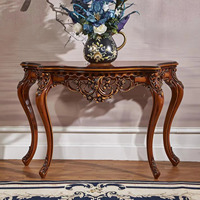 Console de style victorien en forme de demi-lune avec des sculptures florales complexes, pieds cabriolés classiques, en acajou massif, pour salon ou hôtel
