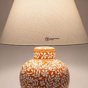 Lampe de table de luxe en os incrusté d'orange avec abat-jour beige |   Éclairage de chevet floral artisanal - Product Image 5