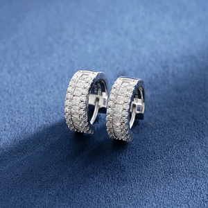 Elegantes Pendientes de Aro de Plata 925 con Engaste de Garra, Lujosos Pendientes de Aro de Plata 925 con Diamantes de Corte Baguette en Engaste de Canal - Product Image 1