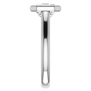 Anillo de Compromiso, Boda o Promesa Solitario de Plata de Ley 925 con Moissanita de Corte Asscher y Engaste de Bisel, Bañado en Oro Blanco - Product Image 2