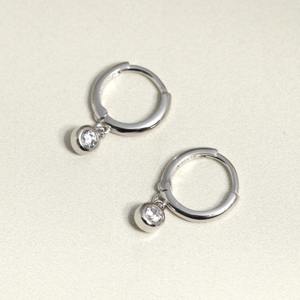 Pendientes de Aro Huggie con Diamantes Cultivados en Laboratorio y Bisel de Oro Sólido de 14K Chapado en Oro, Joyería Minimalista y Elegante para Fiesta, Regalo para Mujer - Product Image 2