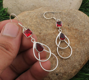 Boucles d'oreilles pendantes en grenat rouge naturel, argent sterling 925, délicates, minimalistes, pierre précieuse rouge vin, mariage et fête - Product Image 3