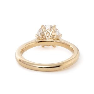 Anillo de Oro Amarillo Sólido de 14K con Diamante Cultivado en Laboratorio de Corte Brillante Redondo de 2 Quilates, Certificado por IGI, para Mujer, Diseño Floral de 6 Puntas, de Lujo - Product Image 5
