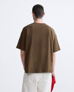 เสื้อยืดโอเวอร์ไซส์ผู้ชายคอลเลคชั่นใหม่ปี 2026 แขนสั้น คอกลม ผ้าคอตตอนเจอร์ซีย์ สไตล์ลำลอง พิมพ์ลายตัวอักษรด้านหน้า ความยาวปกติ - Product Image 2