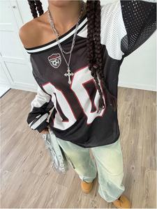 Camiseta de baloncesto urbano de malla para cancha urbana con tela ligera y transpirable y estilo deportivo moderno. - Product Image 3