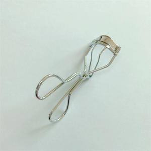 Recourbe-cils ergonomique pour toutes les formes de yeux avec des coussinets en silicone doux, outil de beauté durable en acier inoxydable pour une tenue longue durée - Product Image 2