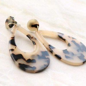 Pendientes de Cuerno Ecológicos con Diseño Único, Tonos Hermosos, Hechos a Mano, Calidad Superior, Estilo Moderno, Forma Natural, Artesanía Natural - Product Image 1