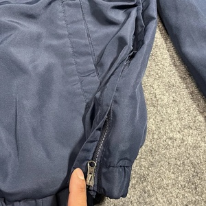 เสื้อกอล์ฟคอวีทรงหลวม ผ้าริบถัก ไนลอน สำหรับผู้ชาย ขายส่ง พร้อมโลโก้ OEM เสื้อแจ็คเก็ตกันลม - Product Image 5