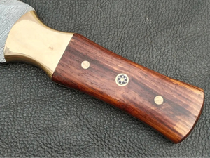 Cuchillo de bolsillo de acero de Damasco con alto contenido de carbono de grado industrial Premium BA Enterprises, con mango de madera exótica personalizado y punta de corte para campo. - Product Image 3