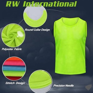 Conjunto de chalecos de entrenamiento de fútbol de verano al por mayor, transpirables, de malla, 100% poliéster, sin mangas, de secado rápido, reversibles. - Product Image 2