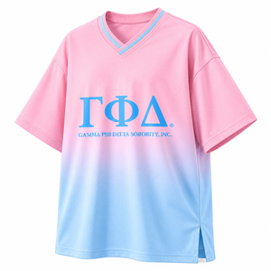 เสื้อยืดโอเวอร์ไซส์ไล่เฉดสีชมพูฟ้า คอวี แขนสั้น พิมพ์ลายตัวอักษรกรีก สำหรับสตรี ชมรมแกมมา ไพ เดลต้า - Product Image 4