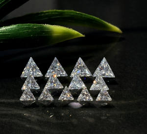Vente en gros de pierres de moissanite blanches de haute qualité, de laboratoire, taille trillon, avec effet de couleur et de feu, 3mm-10mm, 0.1-5.0 carats, traitées thermiquement, troisième génération - Product Image 3