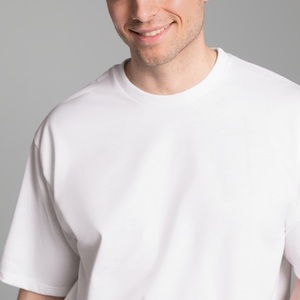 เสื้อยืดคอกลมทรงพอดีตัว ไซส์ใหญ่พิเศษสำหรับผู้ชาย ผ้าฝ้าย 100% ถักทอเป็นมิตรต่อสิ่งแวดล้อม น้ำหนัก 220 กรัม สีพื้น แบบเรียบง่าย สไตล์สตรีทแวร์ รุ่นใหม่ล่าสุด - Product Image 3